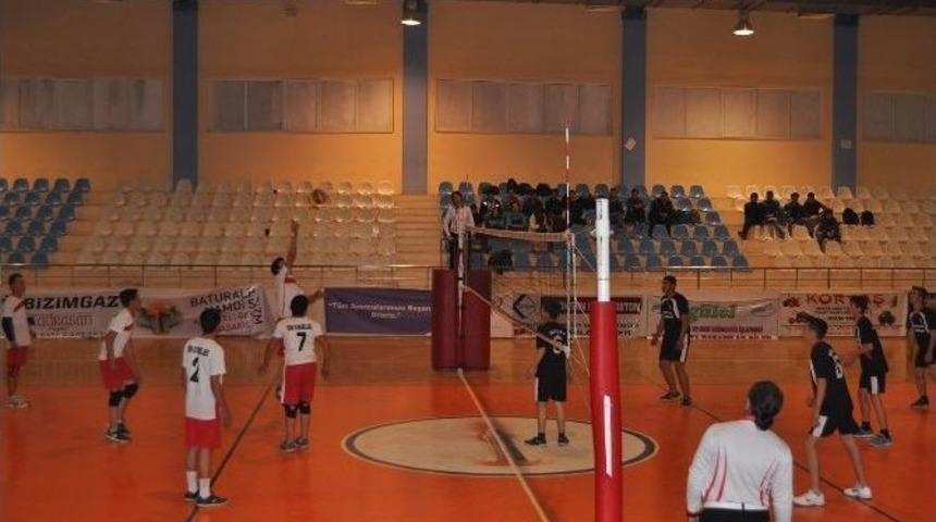 Korkuteli&rsquo;de Ortaokul Ve Liselerarası Voleybol Şampiyonası