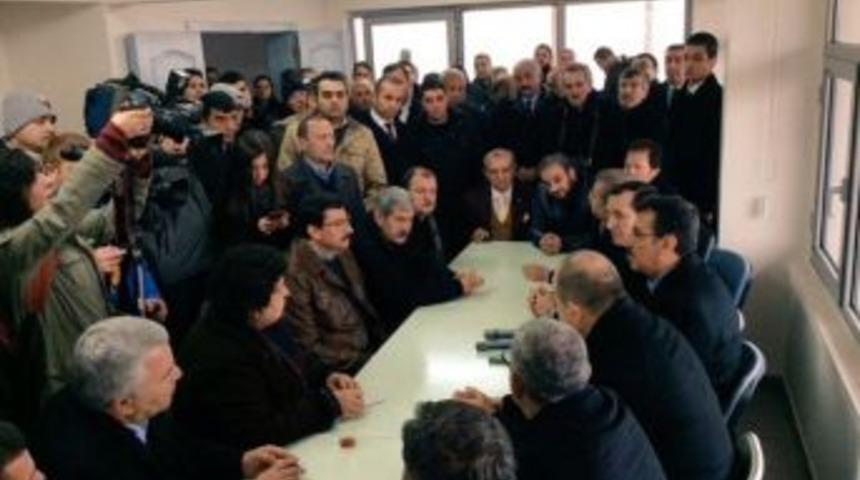 Başkan Mustafa Ak, Yanan Pazar Yerinde İncelemelerde Bulundu