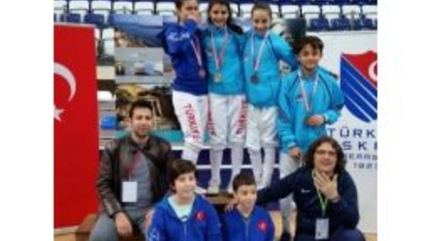 Minik Eskrimciler Antalya&rsquo;da Da K&uuml;rs&uuml;ye &Ccedil;ıktı