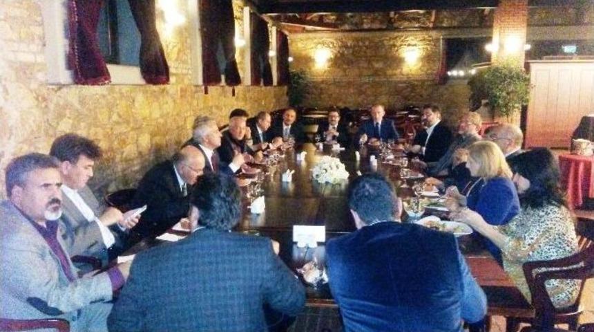 T&uuml;rk D&uuml;nyası Temsilcileri Anadolu &Uuml;niversitesi&rsquo;nde Buluştu