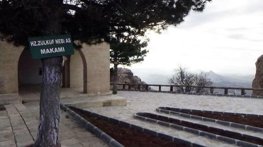 Peygamber Makamına Giden K&ouml;pr&uuml;y&uuml; Yaktılar