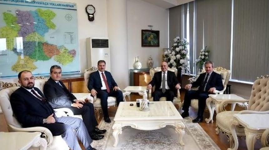 Manisa B&uuml;y&uuml;kşehir Belediye Başkanı, Ulaşım Ekibiyle Birlikte Malatya&rsquo;ya Geldi