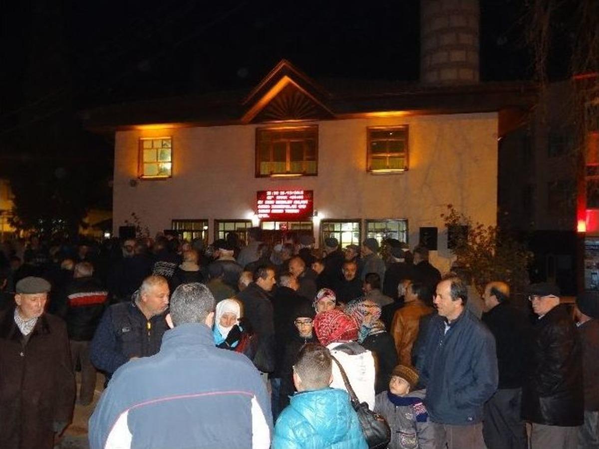 60 Kişilik Umre Kafilesi Kutsal Topraklara Uğurlandı