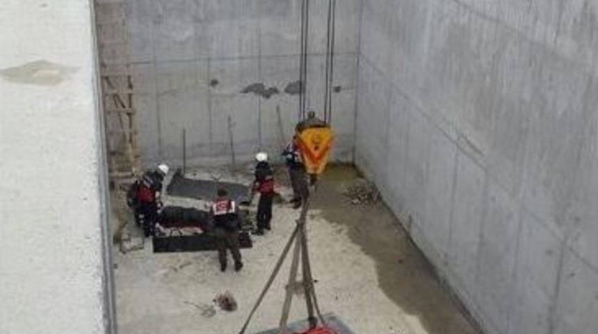 Merdivenden Beton Zemine D&uuml;şen İş&ccedil;i Hayatını Kaybetti