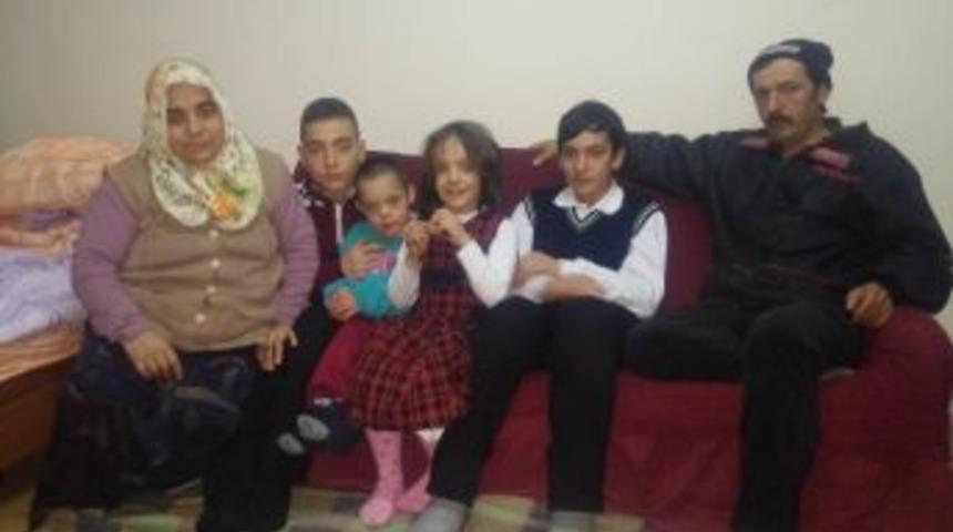 Evi Yanan 4 &Ccedil;ocuklu Aile Yardım Bekliyor