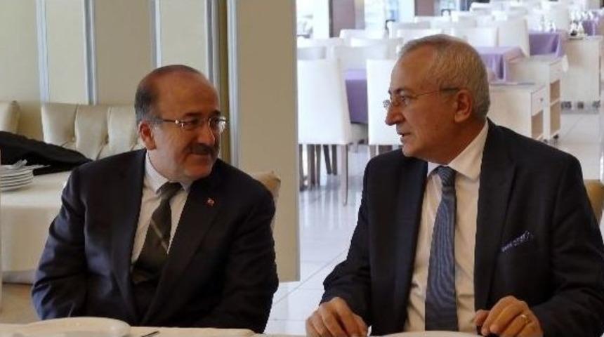 G&uuml;mr&uuml;k&ccedil;&uuml;oğlu&rsquo;ndan İl&ccedil;ere Doğalgaz Hamlesi