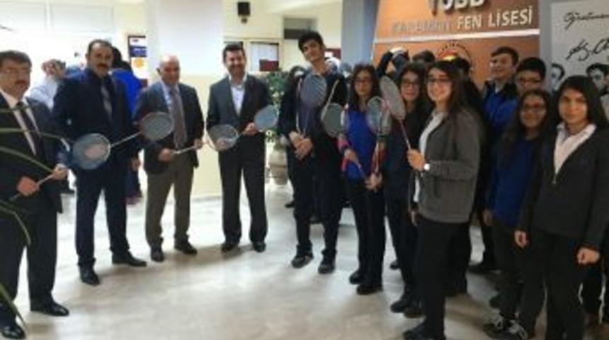 Karaman Belediyesi&rsquo;nden Okullara Badminton Seti