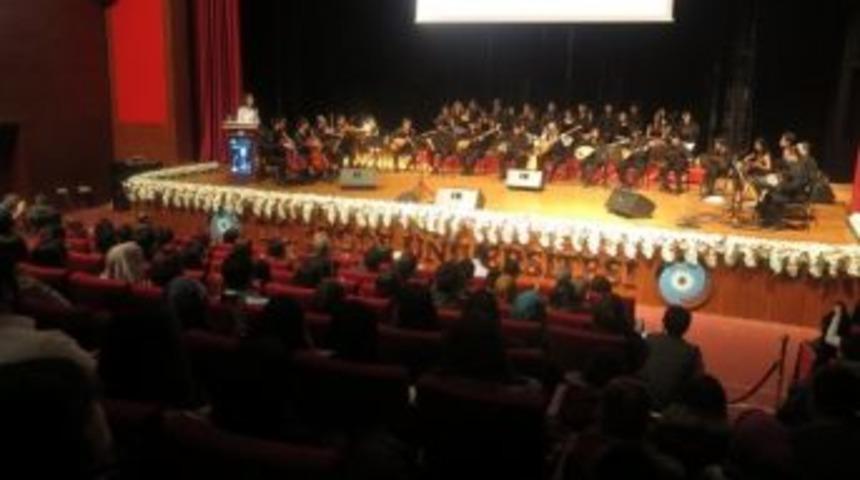 Bilge Ozan Neşet Ertaş T&uuml;rk&uuml;leriyle Anıldı