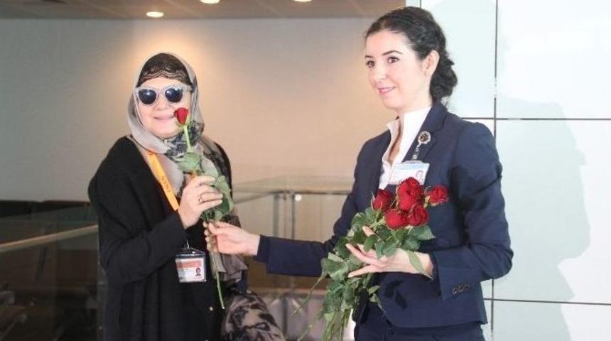 Thy&rsquo;den Umre Yolcularına G&uuml;l S&uuml;rprizi