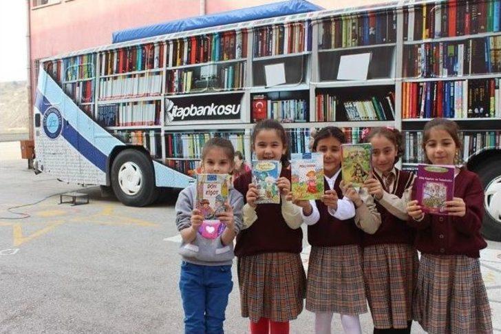 Diriliş Ertuğrul Dizisi Oyuncularından Köy Okullarına Kitap Bağışı Kampanyası G2