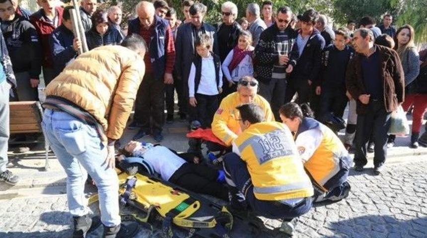Yaralı &Ouml;ğrenci G&ouml;zyaşları İ&ccedil;erisinde Ambulansı Bekledi