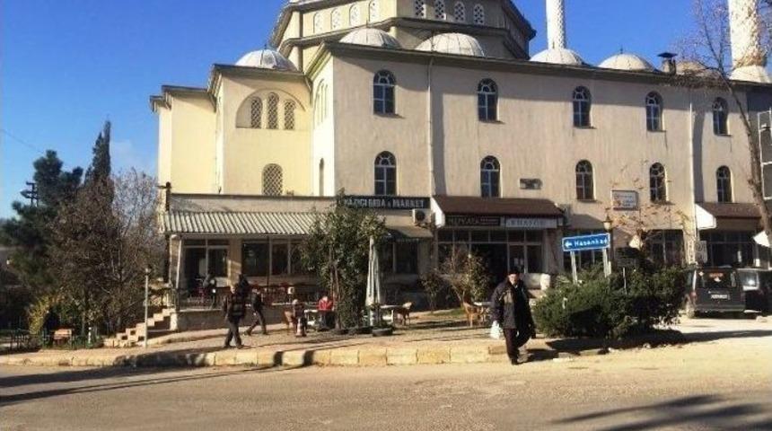 Maskeli Hırsız Kameralara Yakalandı