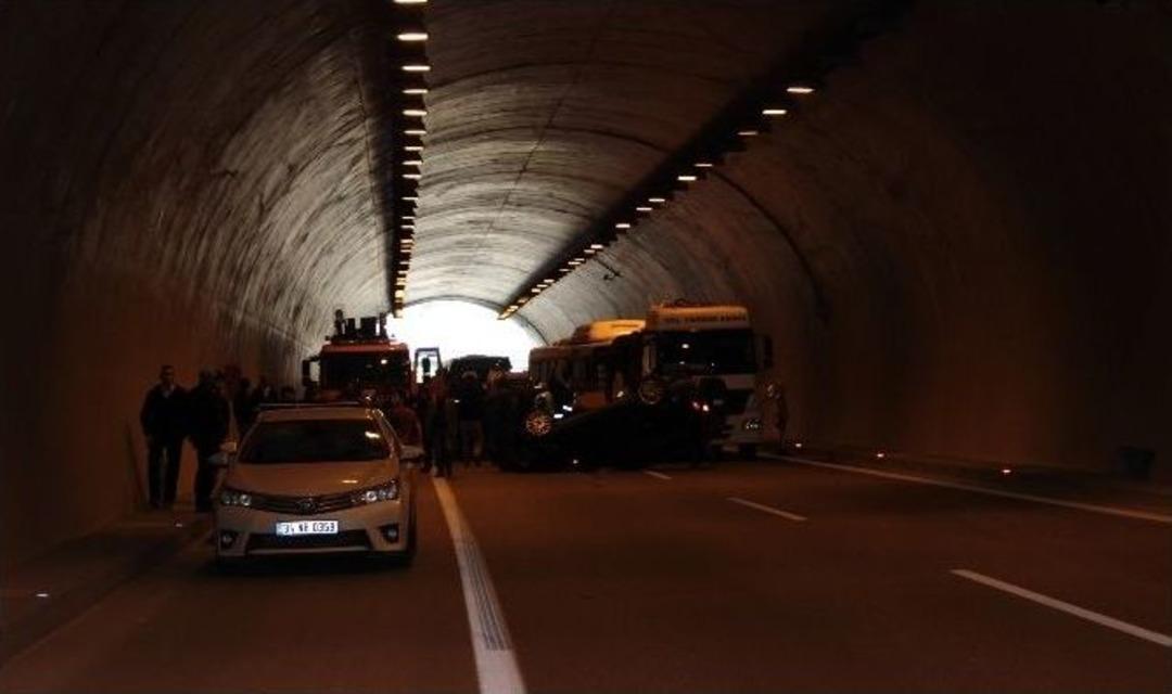 &Uuml;mraniye&rsquo;de Şile Yolunda İnanılmaz Kaza: 2 Yaralı