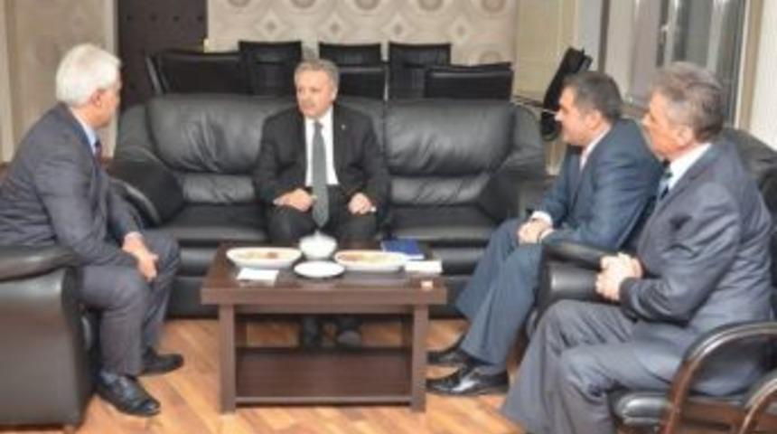 Vali Kahraman Demirkent Belediyesini Ziyaret Etti