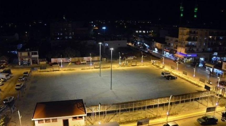 Demre&rsquo;ye Hem Meydan Hem &Ccedil;ok Ama&ccedil;lı Otopark