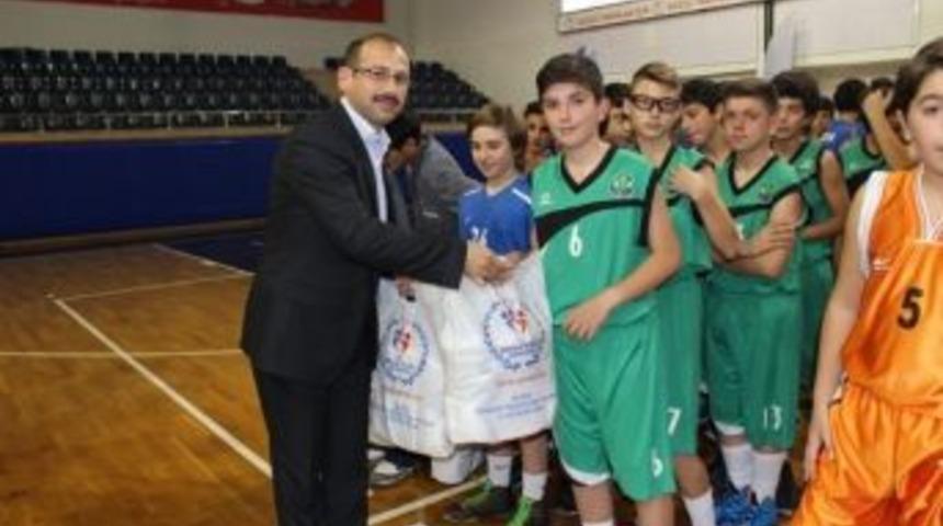 Top Kumbarası Projesi Kapsamında Top Dağıtıldı