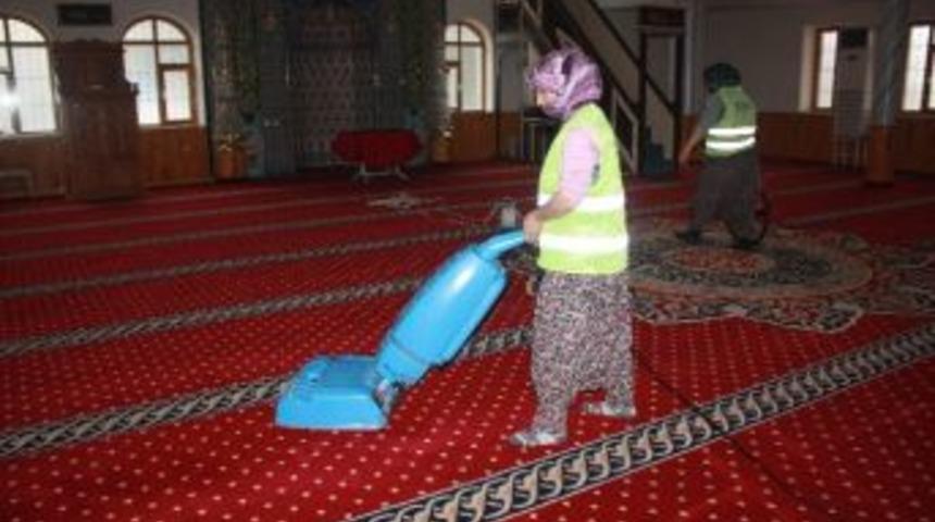 Ereğli&rsquo;de Camiler Temizlendi