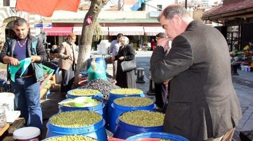 (&ouml;zel Haber) Giydiği Şalvarla Zeytin Yiyen Canan Karatay&rsquo;a Gaziantep&rsquo;ten Destek