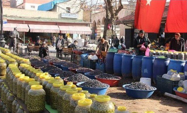 (özel Haber) Giydiği Şalvarla Zeytin Yiyen Canan Karatay’a Gaziantep’ten Destek