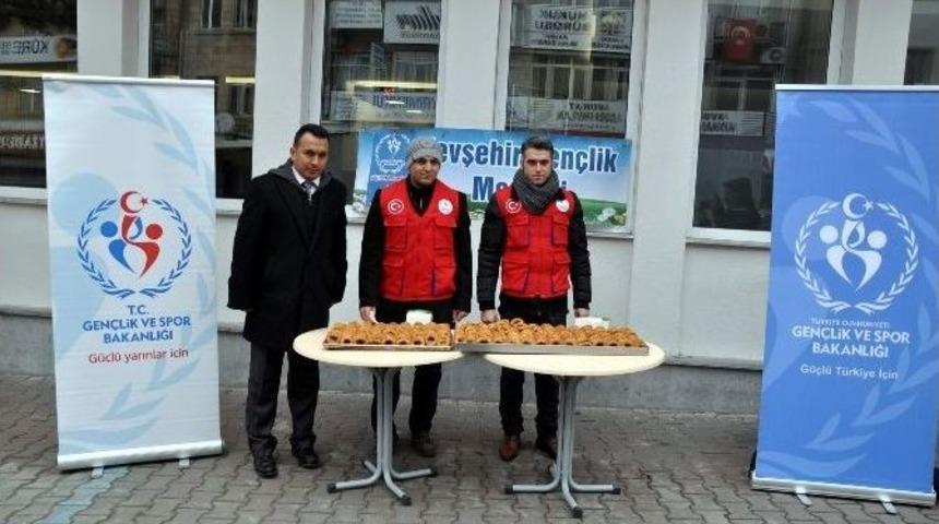 Nevşehir Gen&ccedil;lik Merkezi Kandil Simidi Dağıttı