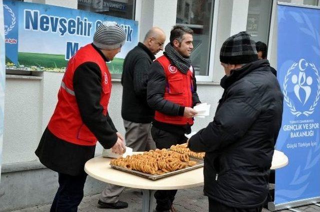 Nevşehir Gençlik Merkezi Kandil Simidi Dağıttı