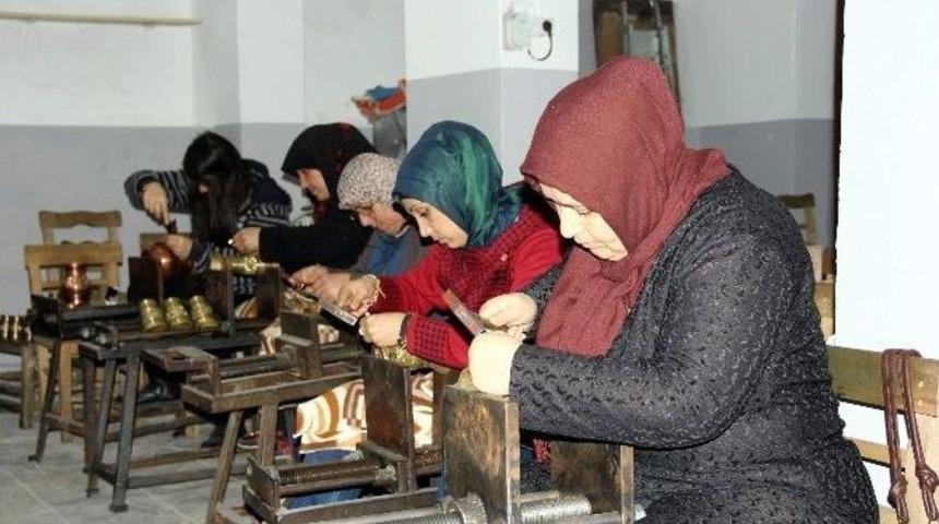 (&ouml;zel Haber) İşkur&rsquo;u Bitiren Kadınlar Edindikleri Bakırcılık Mesleğine Aşık Oldular