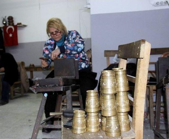 (özel Haber) İşkur’u Bitiren Kadınlar Edindikleri Bakırcılık Mesleğine Aşık Oldular