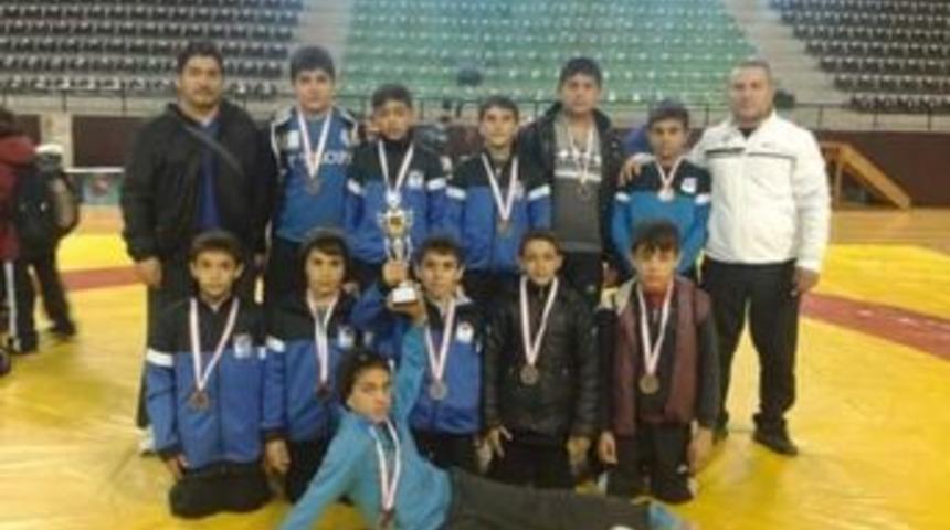 Yunusemre, G&uuml;reşte Başarılarını S&uuml;rd&uuml;r&uuml;yor