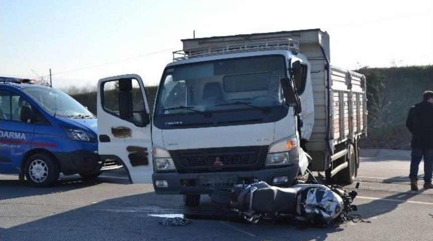 Kamyonun Altına Giren &Uuml;niversiteli &Ouml;ld&uuml;