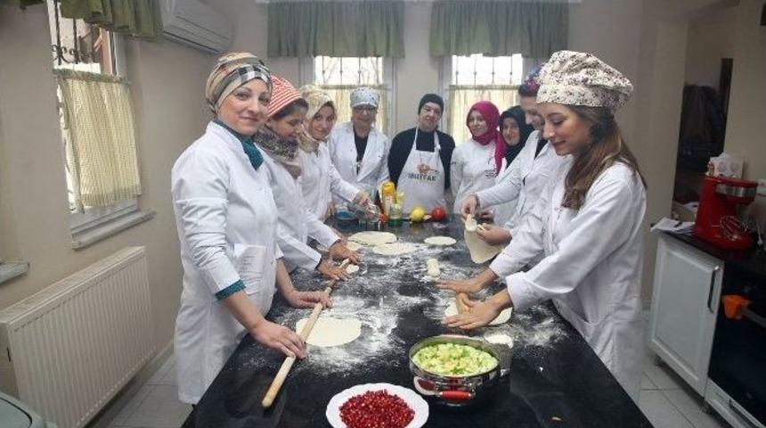 Mutfak At&ouml;lyesi&rsquo;nde Lezzetli Tatlar