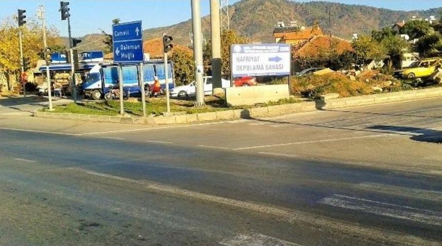 B&uuml;y&uuml;kşehir, Fethiye&rsquo;de Ka&ccedil;ak Hafriyat D&ouml;k&uuml;m&uuml;n&uuml;n &Ouml;n&uuml;ne Ge&ccedil;iyor