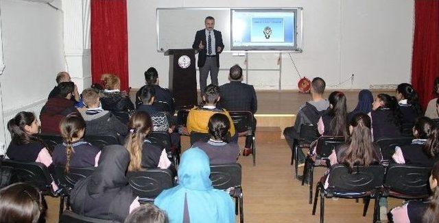 Polisten ‘iletişim Yoluyla Dolandırıcılık’ Semineri