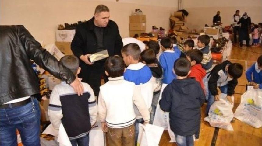 Birecik Kaymakamlığı İhtiya&ccedil; Sahibi &Ouml;ğrencileri Giydirdi