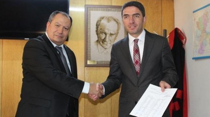 Chp İl Başkanı Enver Kiraz Mazbatasını Aldı