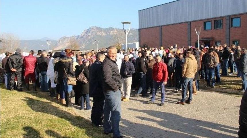 Pili&ccedil; Fabrikasındaki İş&ccedil;iler İş Yavaşlatma Eylemi Yaptı