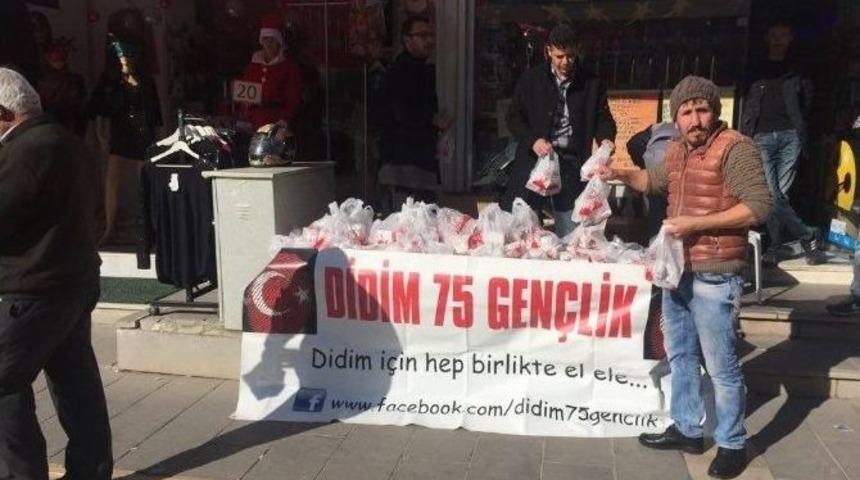 Didim 75 Gen&ccedil;lik Derneği Vatandaşlara Kandil Simidi Dağıttı