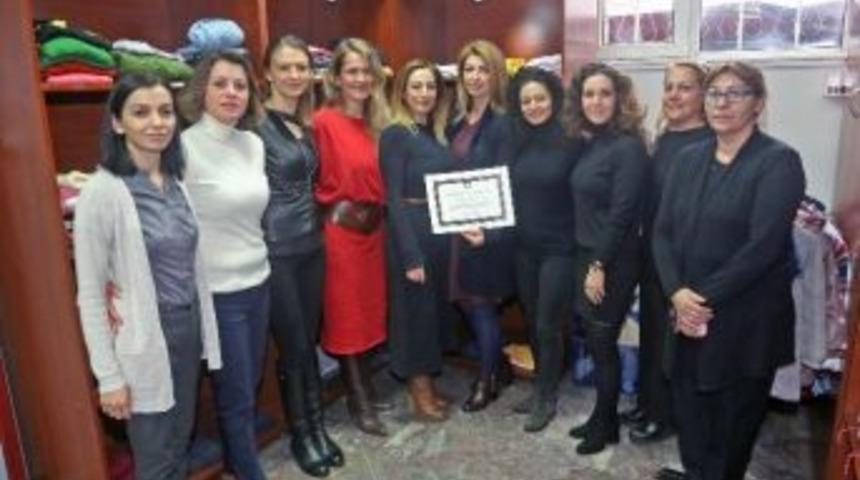 &Ouml;ğrencilerden Giysi Destek Mağazası&rsquo;na Anlamlı Yardım