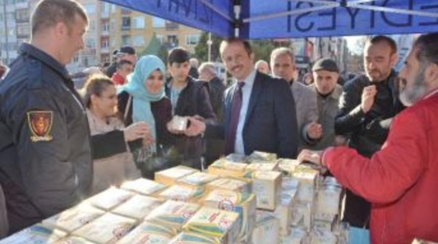 Belediye Binlerce Kandil Simidi Dağıttı