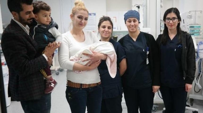 550 Gramlık Masal Bebek Hayata Tutundu