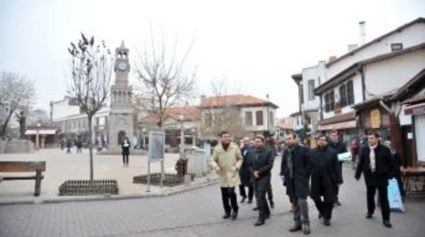 Katarlı Misafirler Hamam&ouml;n&uuml;&rsquo;ne Renk Kattı