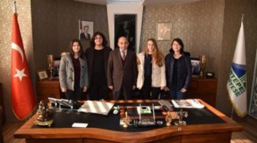 &Uuml;z&uuml;lmez, Kapılarını &Ouml;ğrencilere A&ccedil;tı