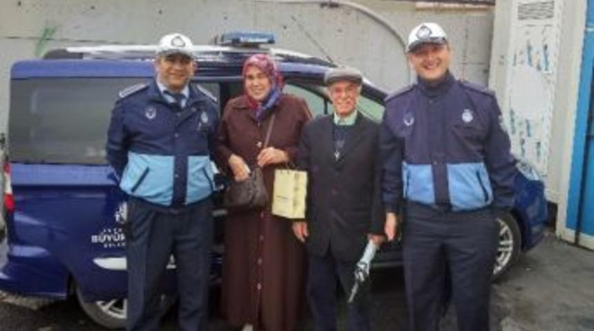 Birbirlerini Kaybeden Yaşlı &Ccedil;ifti Zabıta Buluşturdu