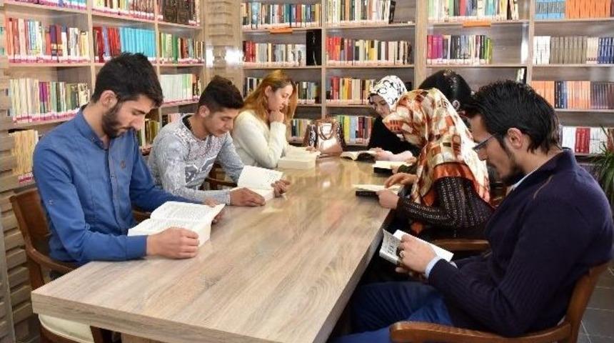 B&uuml;y&uuml;kşehir&rsquo;in İlim Yuvası: İlhami &Ccedil;i&ccedil;ek K&uuml;t&uuml;phanesi