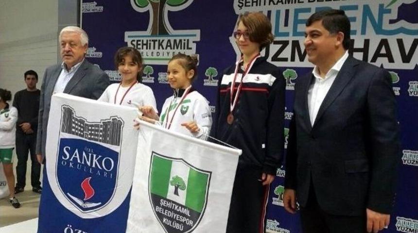 &Ouml;zel Sanko Okulları&rsquo;nın Y&uuml;zme Başarısı