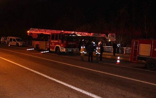 Eşi Cezaevine Girince Kendini Ağaca Astı