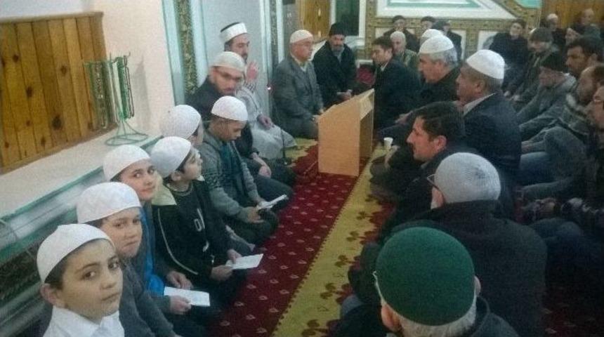 Han&ouml;n&uuml;&rsquo;de Kandil Nedeniyle Camiler Doldu Taştı