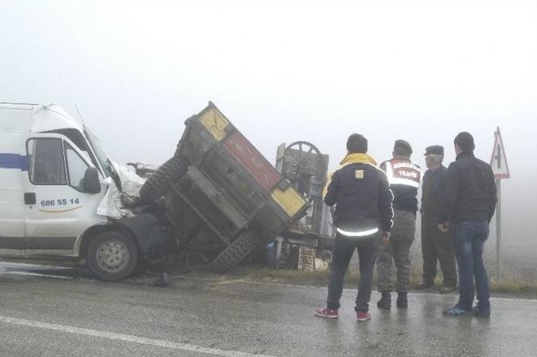 Kargo Aracı 3 Trakt&ouml;re &Ccedil;arptı