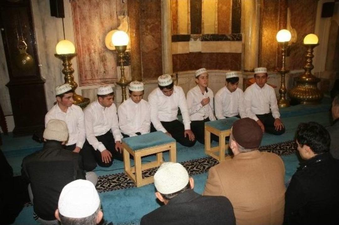 Yozgat&rsquo;ta Mevlit Kandili&rsquo;nde Camiler Doldu Taştı