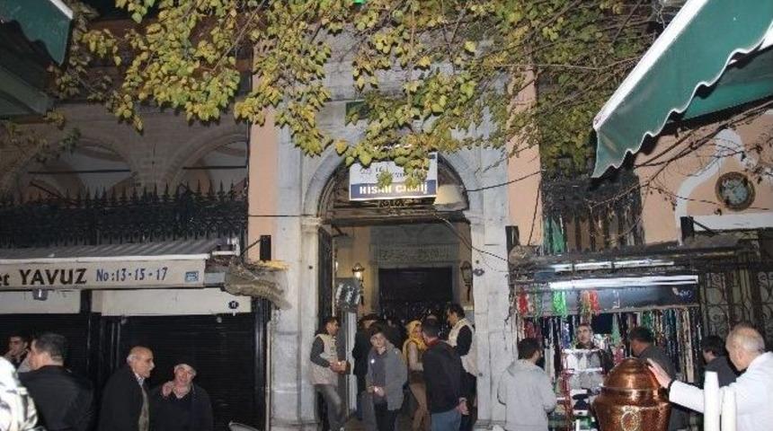 İzmir&rsquo;de Camiler Doldu Taştı