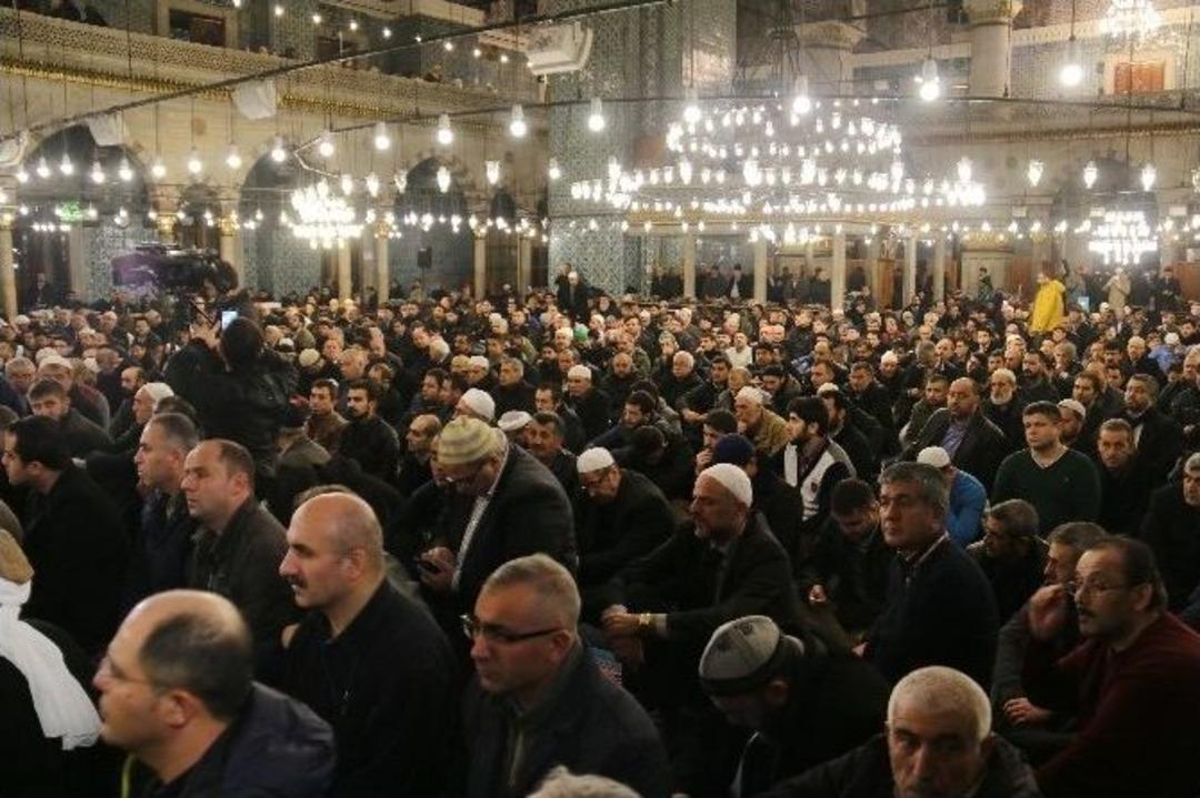 Mevlit Kandili Emin&ouml;n&uuml; Yeni Camii&rsquo;nde Kutlandı